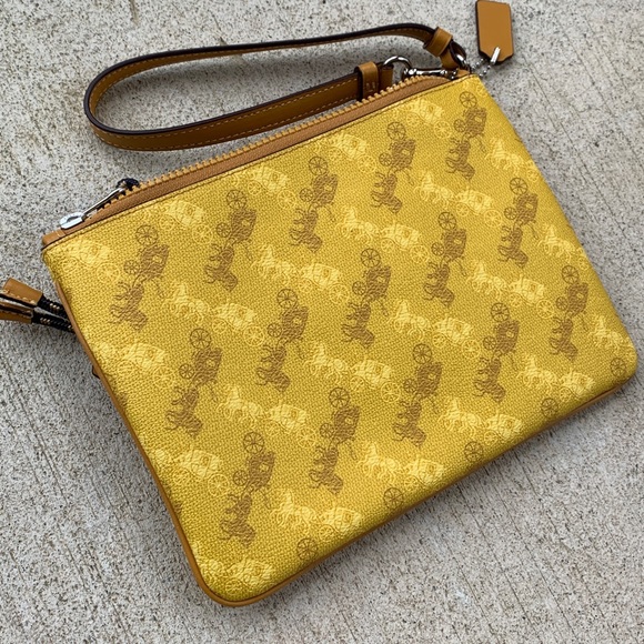 🔥SALE🔥Authentic Coach signature leather large zip pouch - Picture 2 of 6